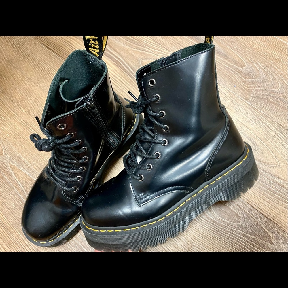 Dr. Marten’s - JADON Smooth Leather Platform Boots